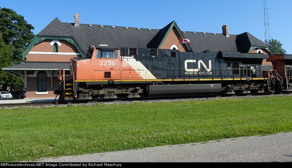 CN 2235